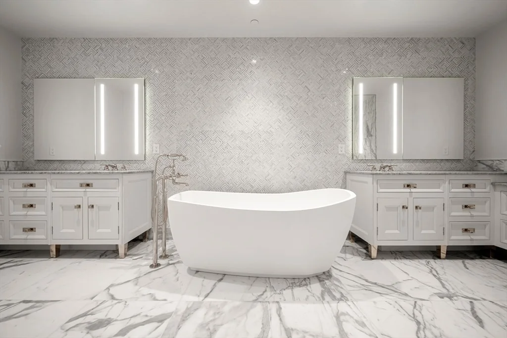 Photo of Unit PH1E at 240 Devonshire Street
