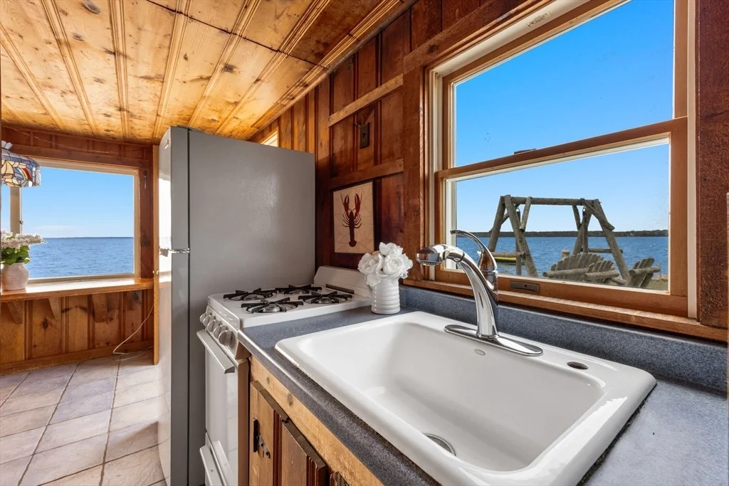 Photo of 41 Seconsett Island Rd