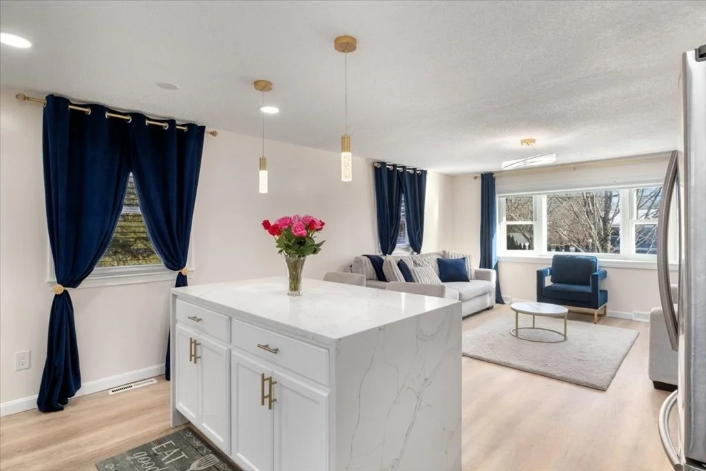 Photo of 107 Lakeview Dr