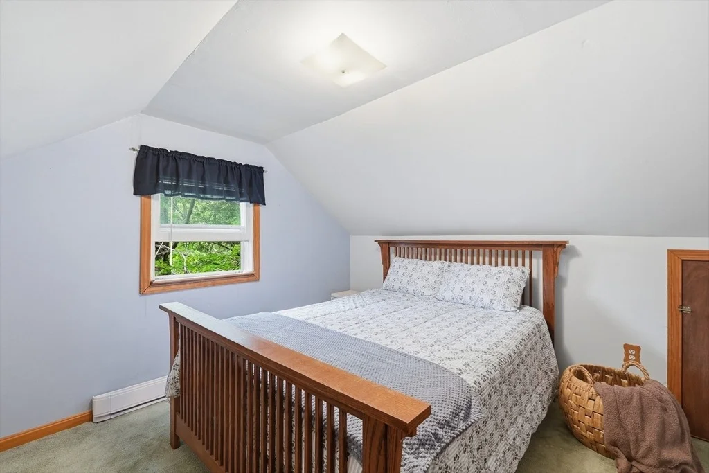 Photo of 39 N Common Rd