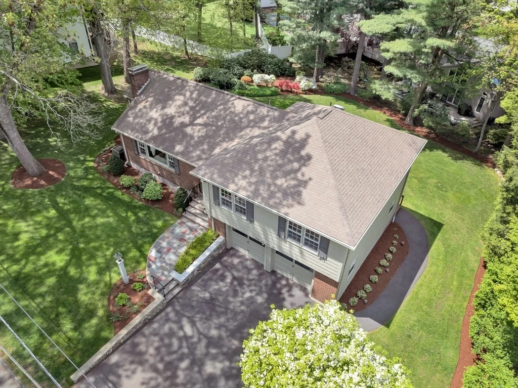 Photo of 27 Lantern Ln