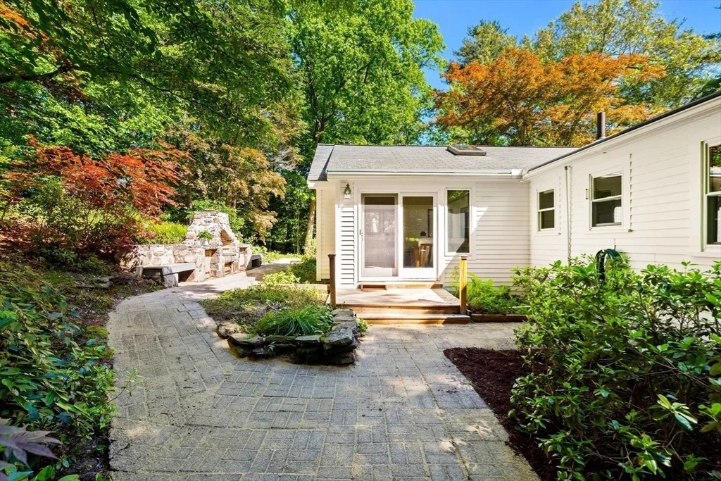 Photo of 371 Longley Rd