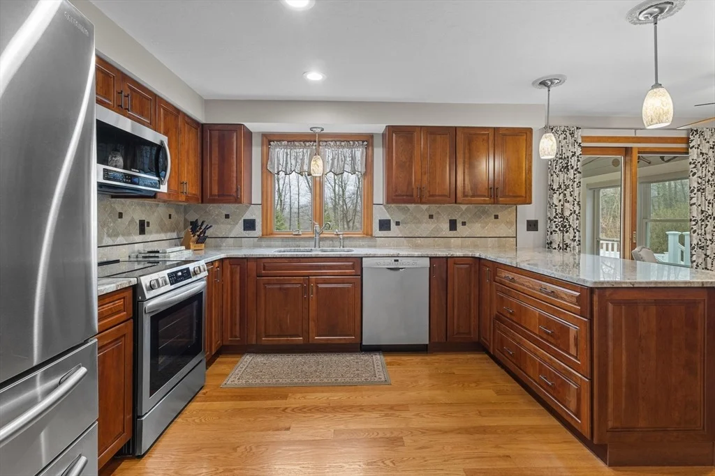 Photo of 16 Flint Pond Rd