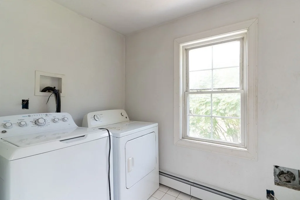 Photo of 1166 Main St