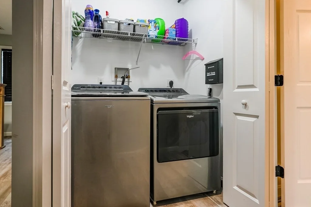 Photo of Unit 1 at 550 Spring St