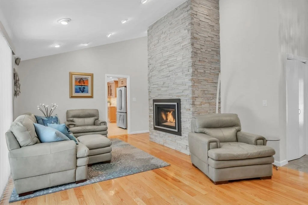 Photo of 292 Pinewood Dr