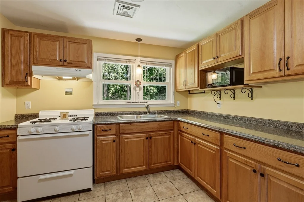 Photo of 16 Saybrook Cir