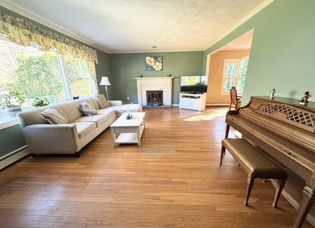 Photo of 19 Harvest Ln