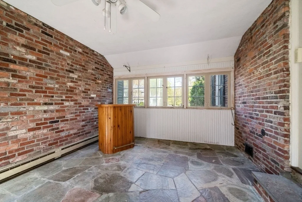 Photo of 89 Lewis Ave