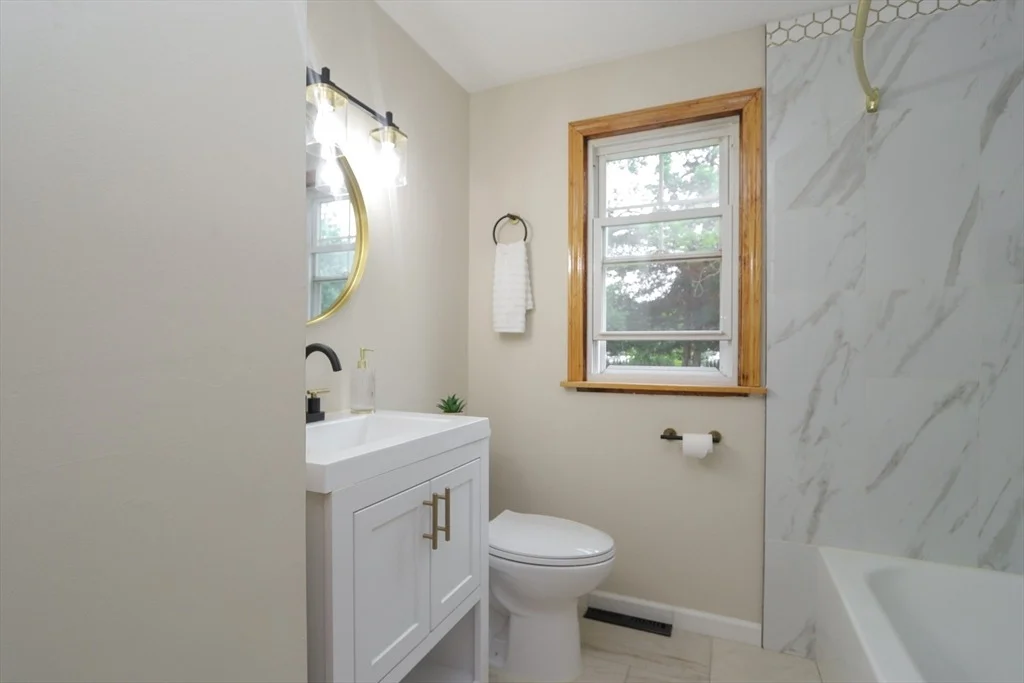 Photo of 127 Gelinas Dr