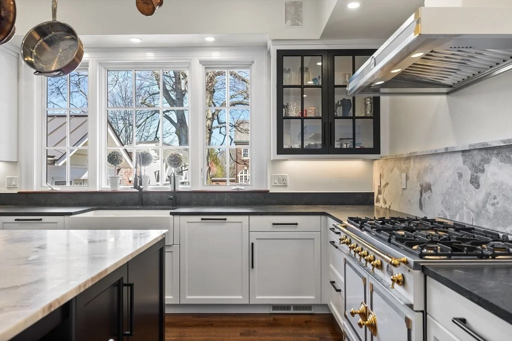 Photo of 355 Buckminster Road