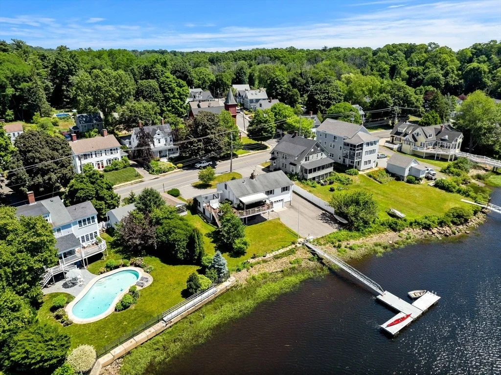 Photo of 425 Main St