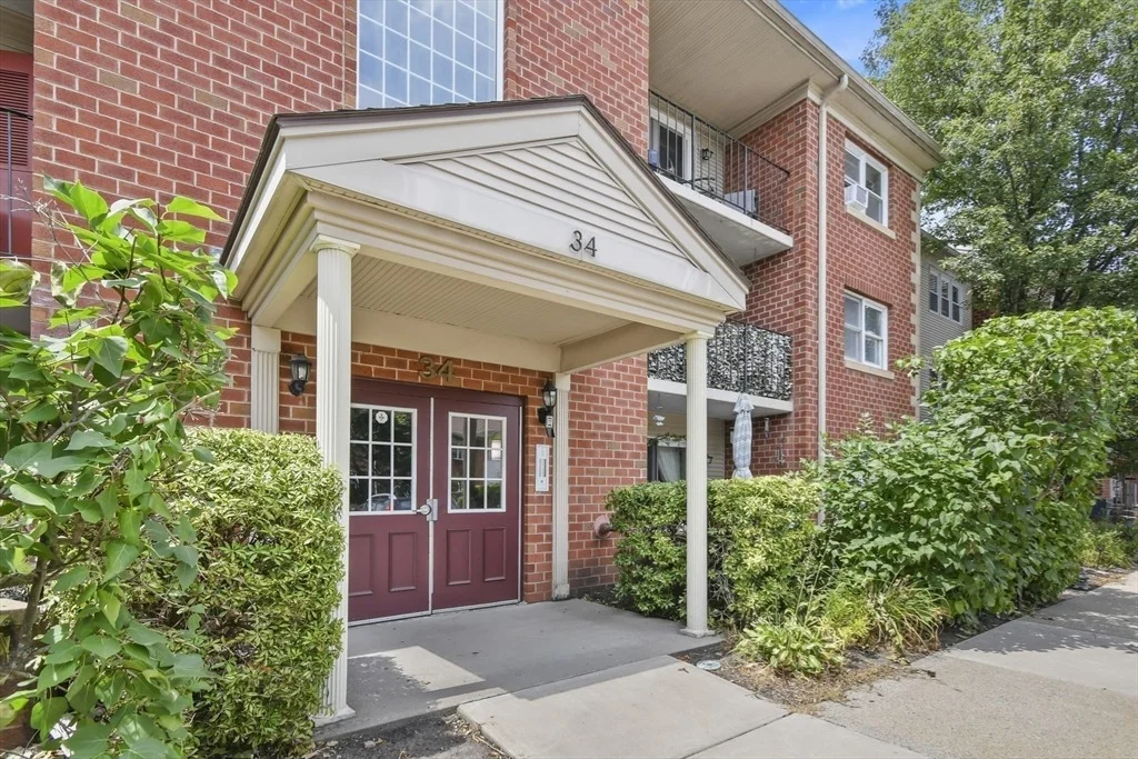 Photo of Unit H at 34 Maple Crest Cir