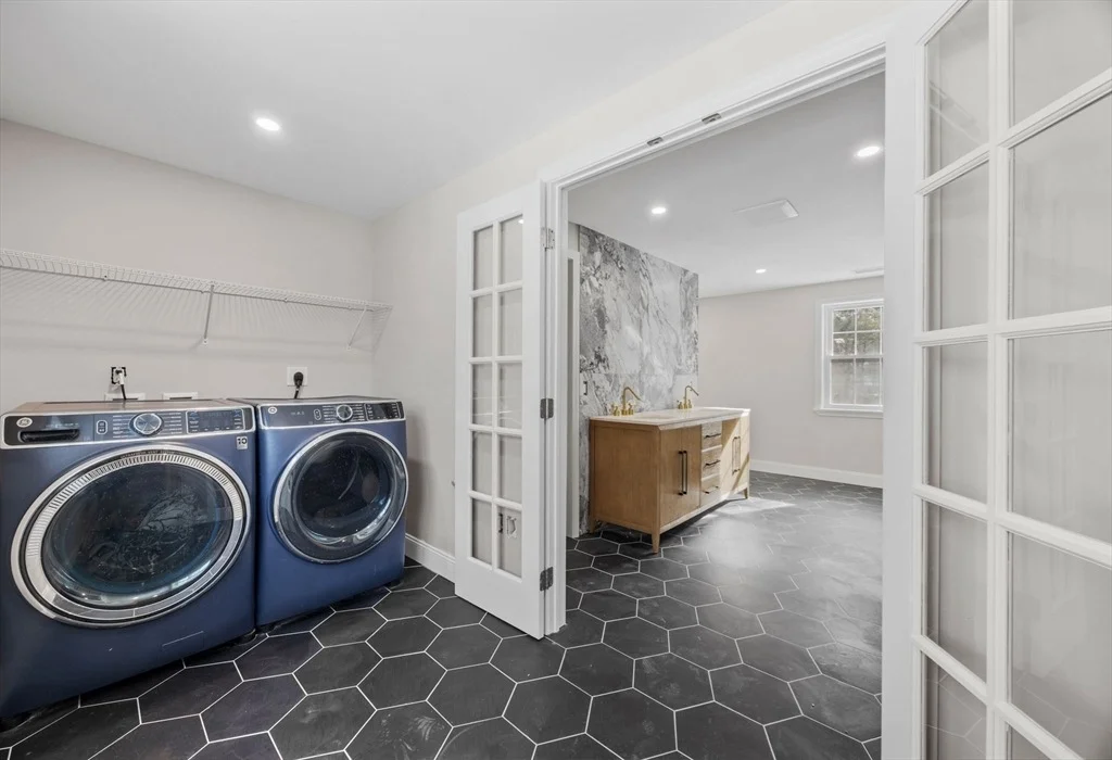 Photo of 935 King St