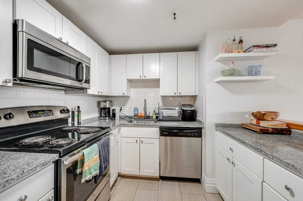 Photo of Unit 607 at 390 Commonwealth Avenue