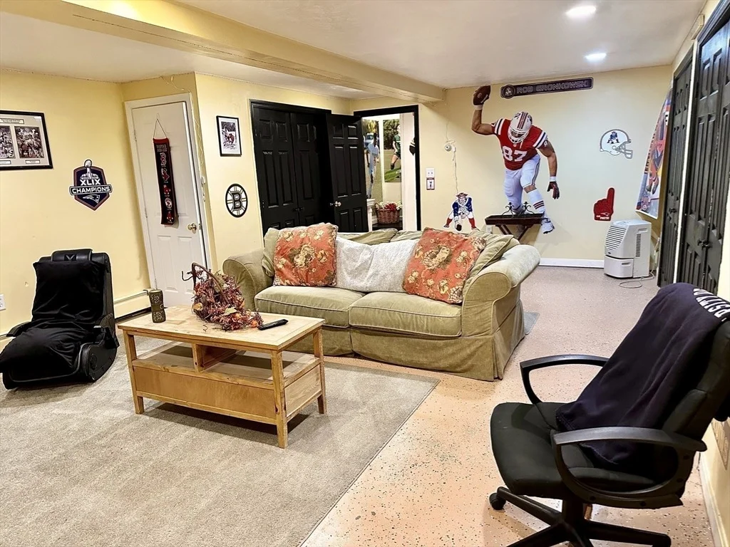 Photo of 6 Everett Circle