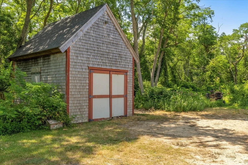 Photo of 1285 Massasoit Rd