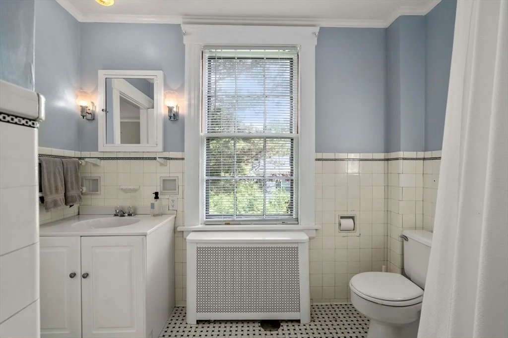 Photo of 44 Metcalf St