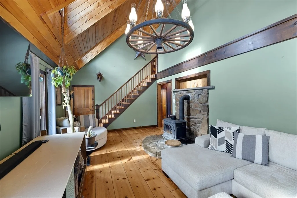 Photo of 593 Woodmere Rd