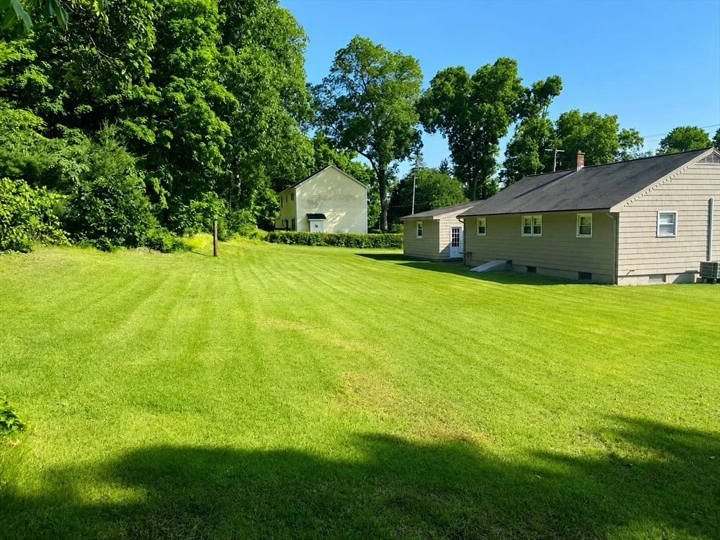 Photo of 1282 Quaker St