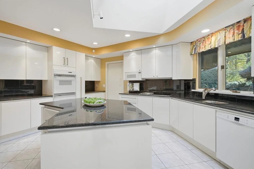 Photo of 182 Crestview Cir