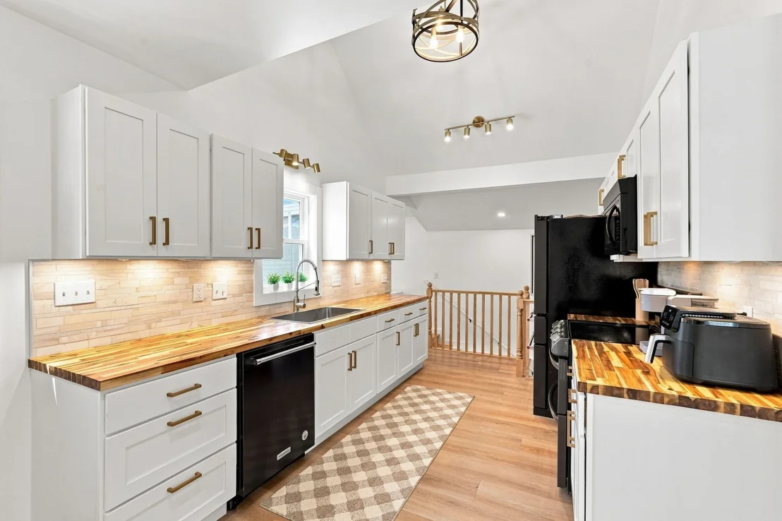 Photo of 204 River Dr