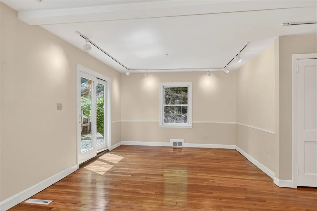 Photo of 9 Ledgewood Dr
