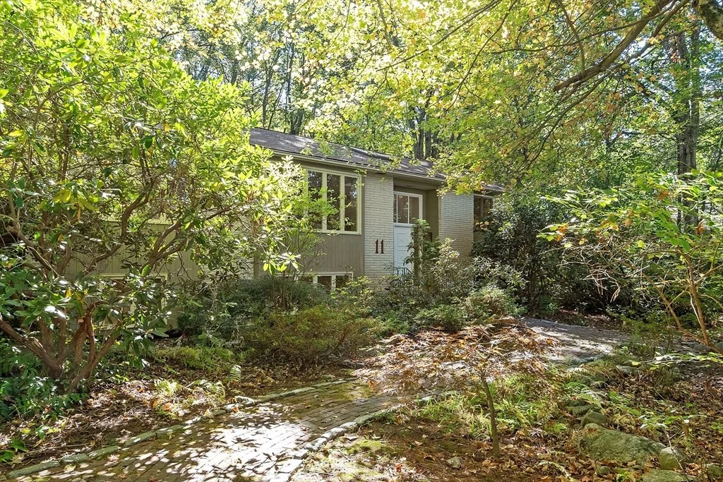 Photo of 11 Horseshoe Dr