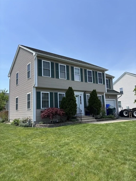 Photo of 266 Christopher Dr