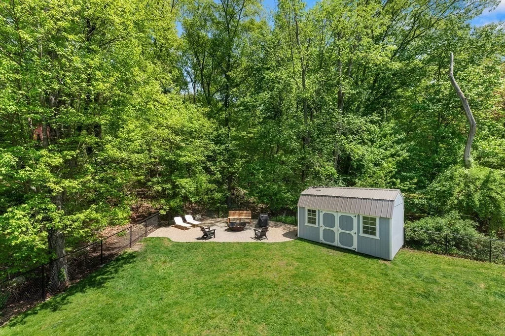 Photo of 40 Kinsley Ln