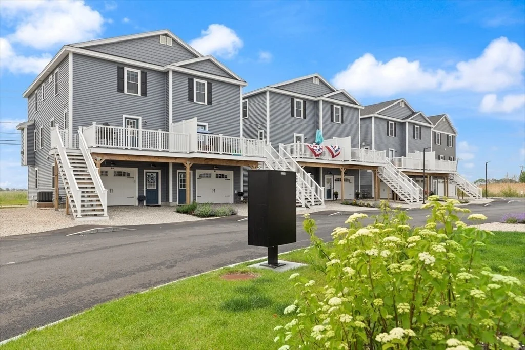 Photo of Unit D2 at 207 Beach Rd