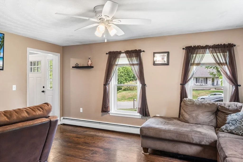 Photo of 24 Lantern Ln
