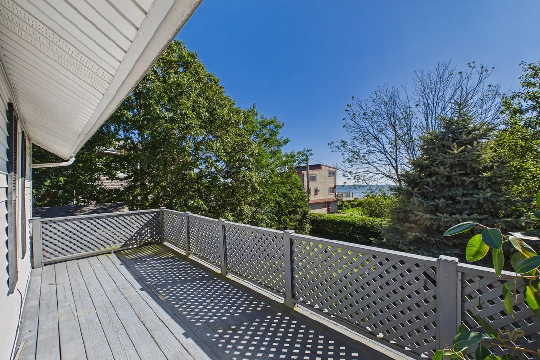Photo of 7 Bayview Ave