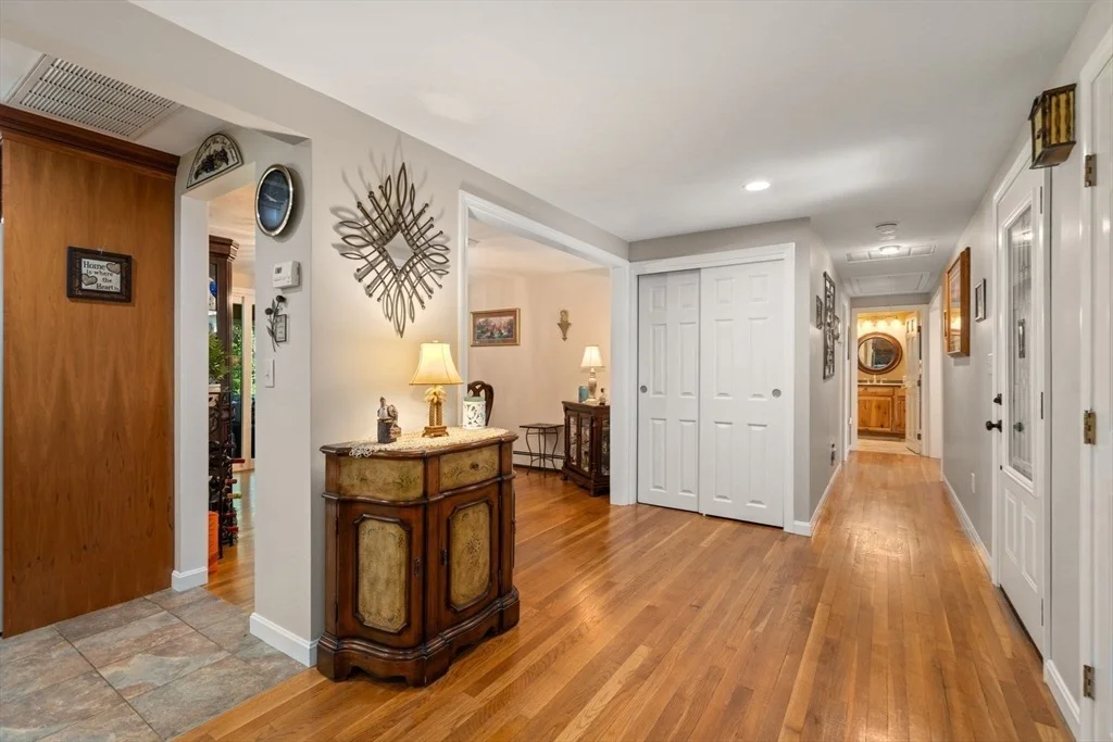 Photo of 16 Burbank Lane