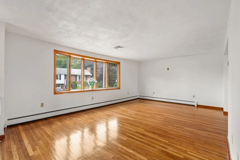 Photo of 16 Fieldstone Dr
