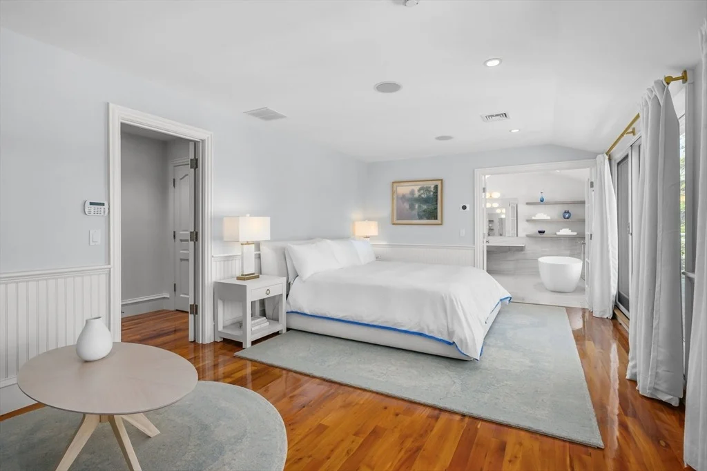 Photo of 120 Vineyard Road