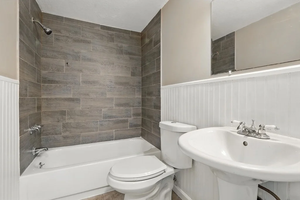 Photo of Unit E at 7 Maple Crest Cir