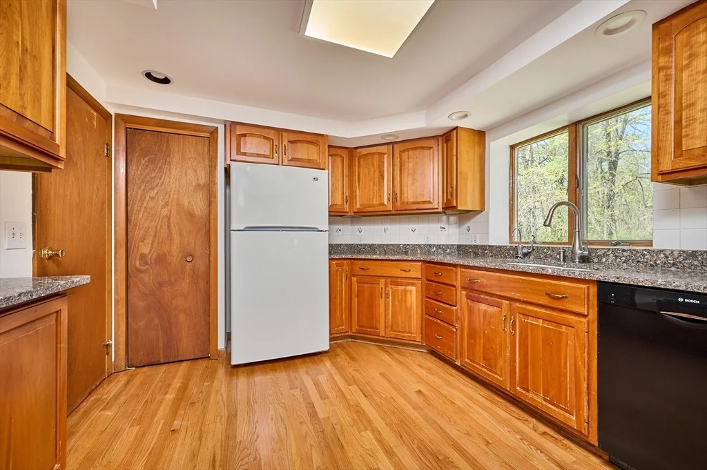 Photo of 89 Pondview Dr