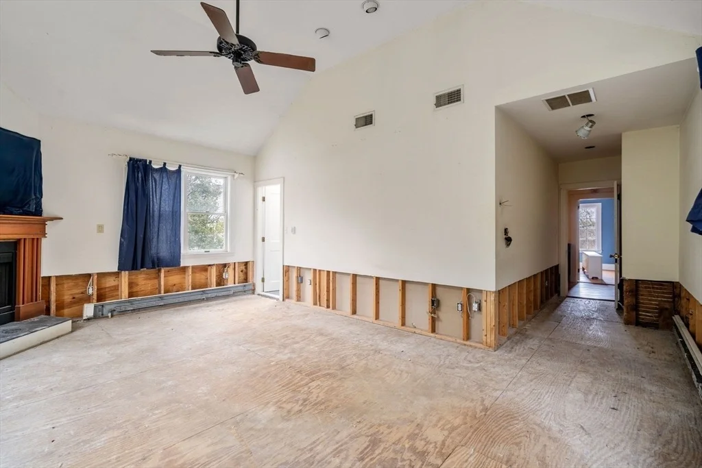 Photo of 10 Stoneleigh Cir