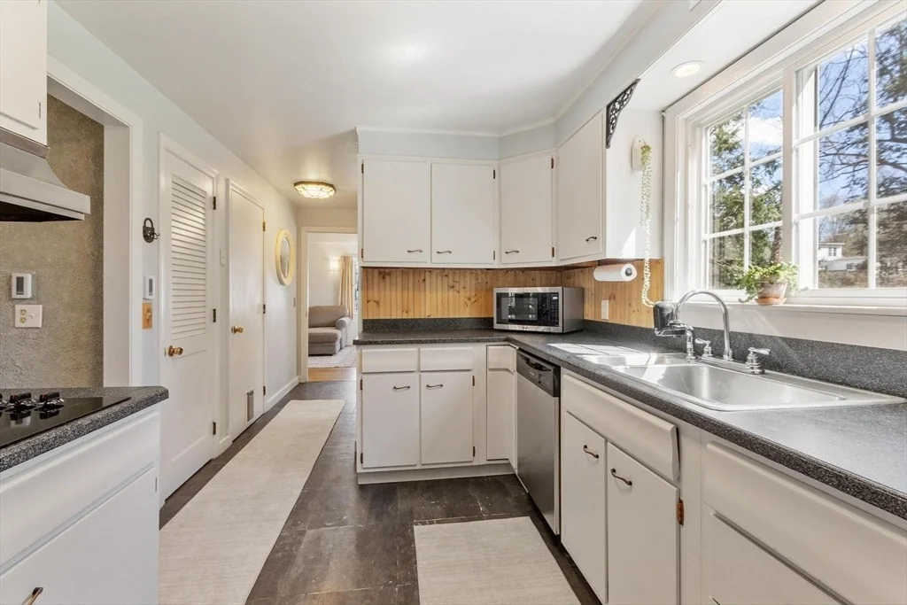 Photo of 40 Ivy Dr