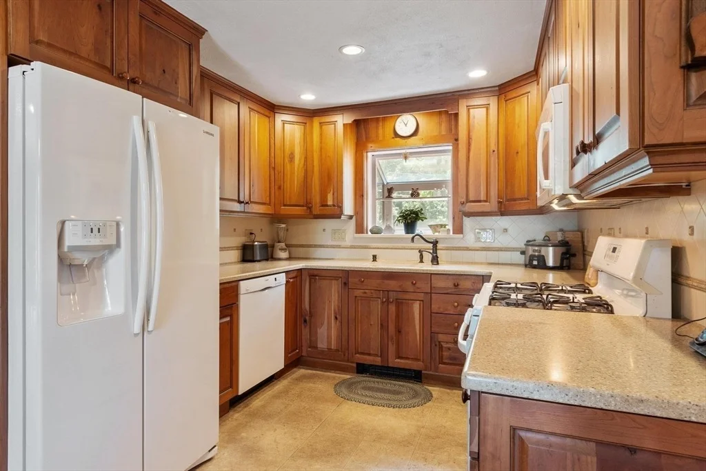 Photo of 165 Hockanum Road