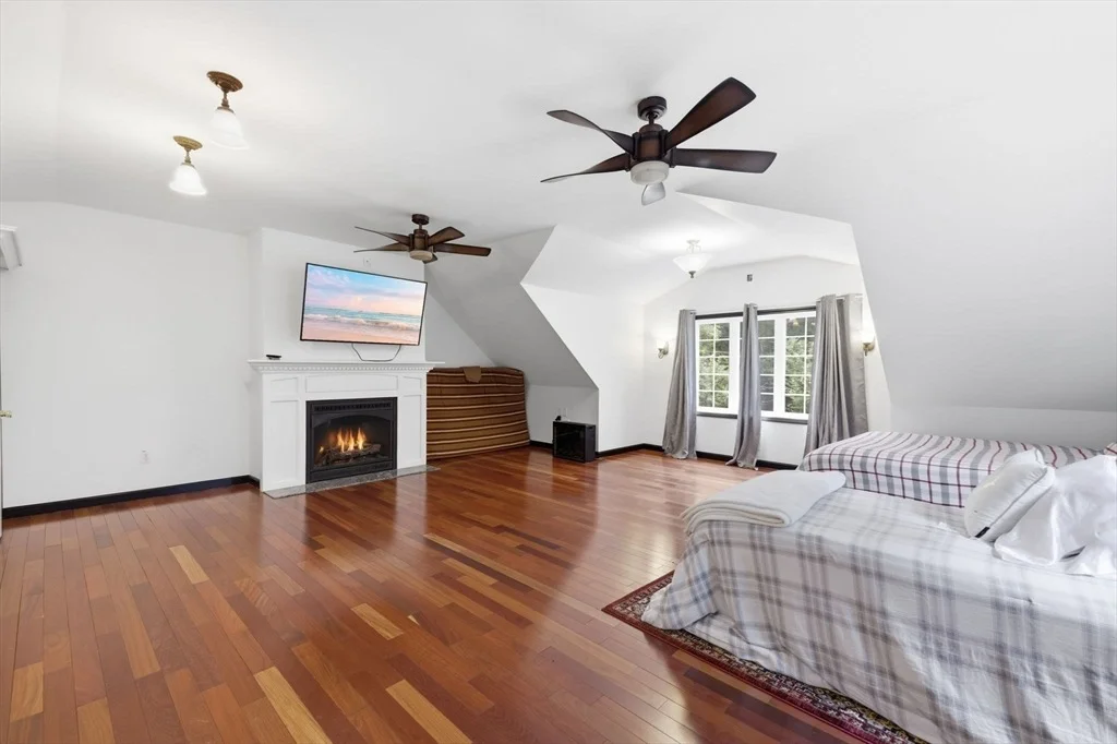 Photo of 359 Se Main St