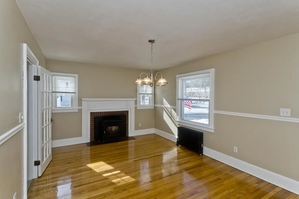 Photo of 85 Edgewater Rd