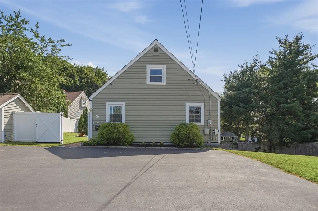 Photo of 35 Edgewater Drive