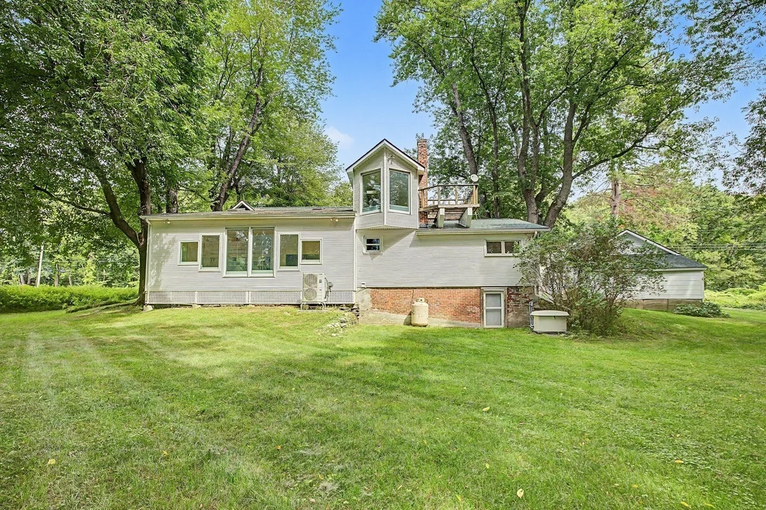 Photo of 293 Meadow Rd