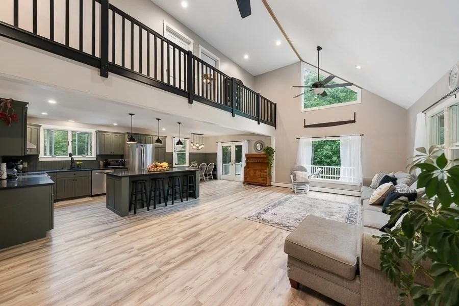 Photo of 115 River Rd