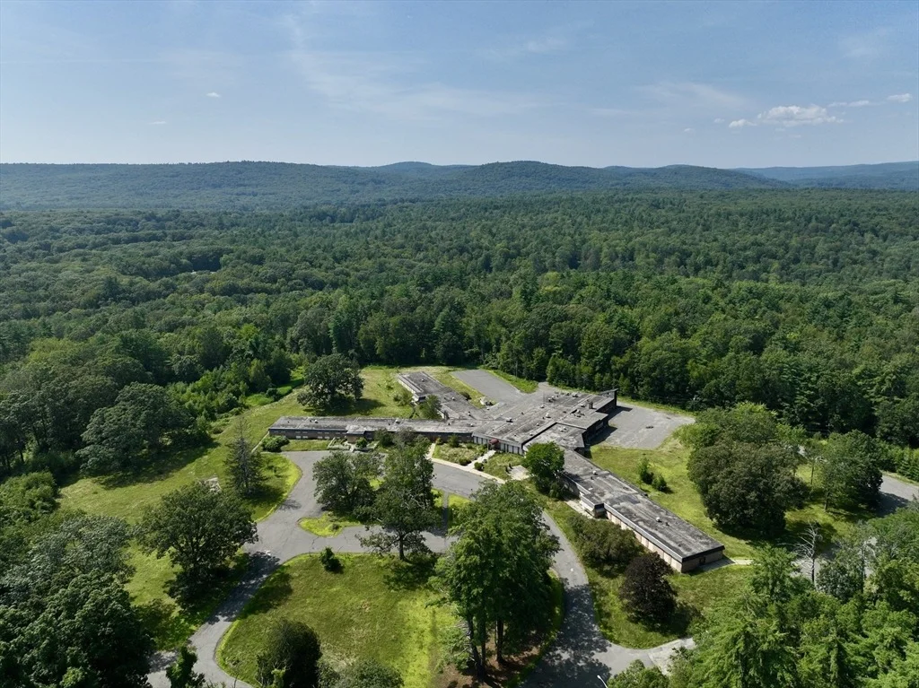 Photo of 222 River Rd
