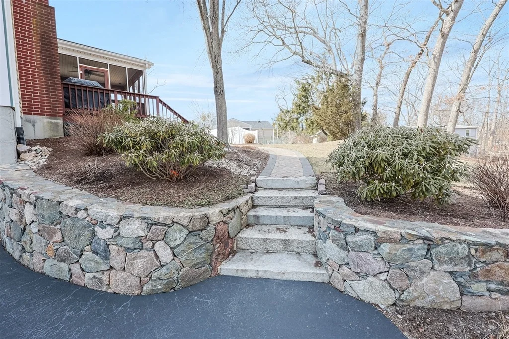 Photo of 4 Westbrook Ln