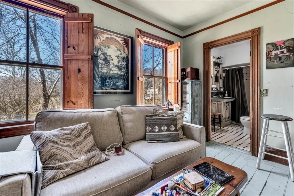 Photo of 2241 Main St