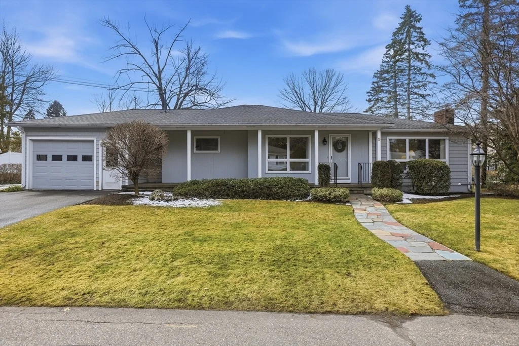 Photo of 5 Cloverleaf Rd